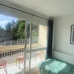 Bel Dans Avec Balcon