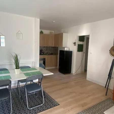 Apartment Bel Dans Avec Balcon
